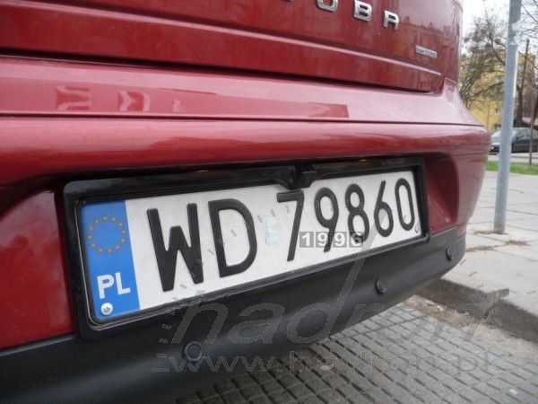 Kamera cofania w ramce tablicy rejestracyjnej Seat