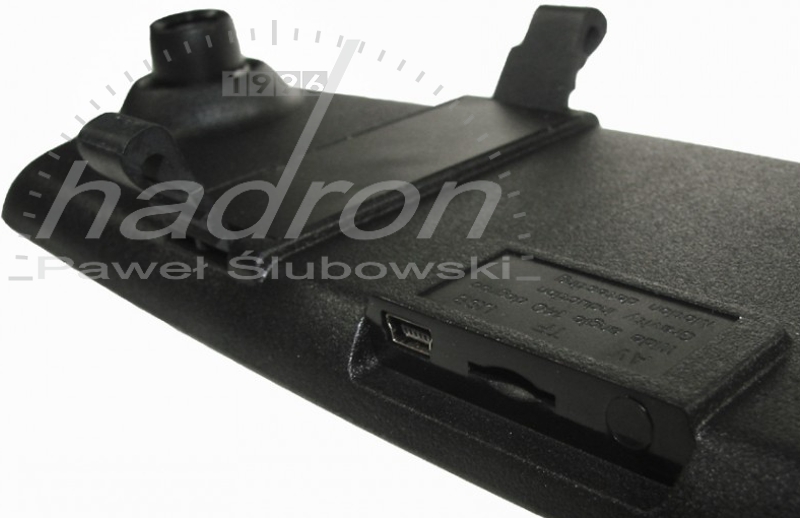 kamera-samochodowa-rejestrator-jazdy-DVR-driveen wideorejestrator-samochodowy-Driveen-kamera-samochodowa-zlacza-microSD