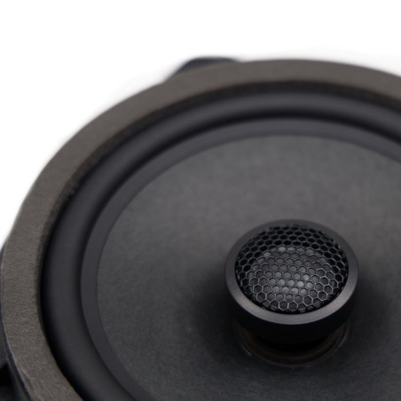 wymiana głośników w toyocie rav4