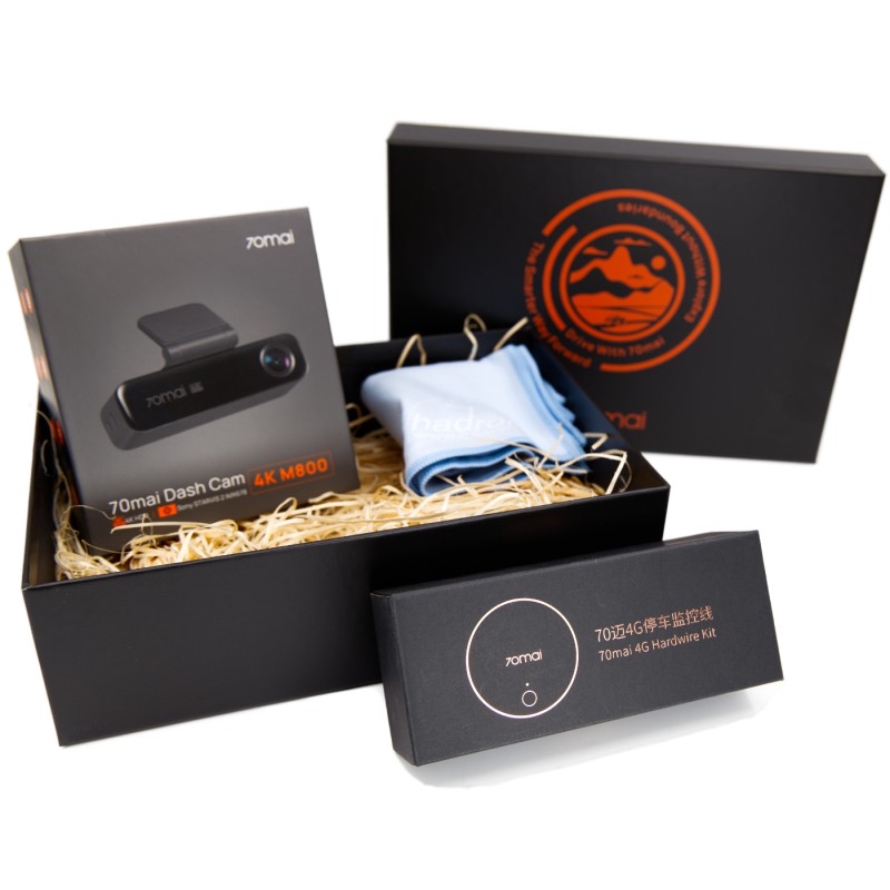 70mai M800 i UP04 LTE z okolicznościowym opakowaniem