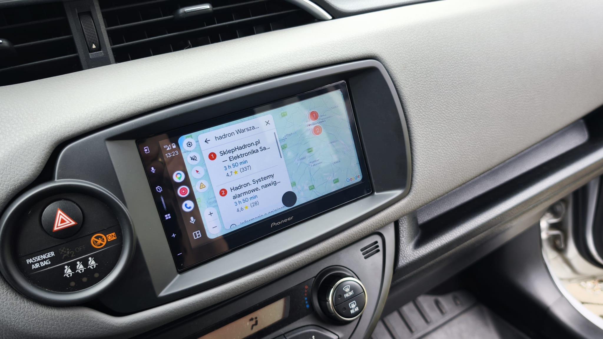 Ramka umożliwiająca montaż stacji multimedialnej  Toyota Yaris 3 generacji 