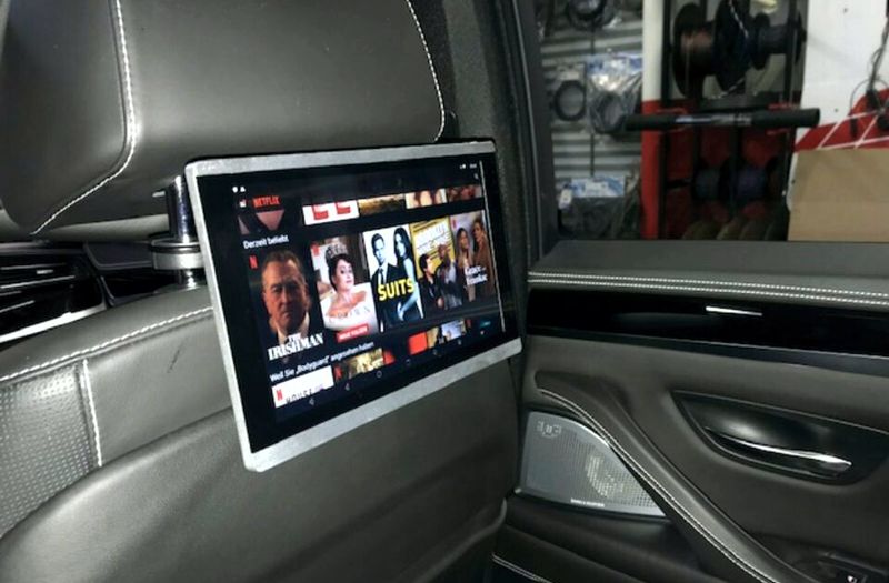 monitor z androidem do samochodu